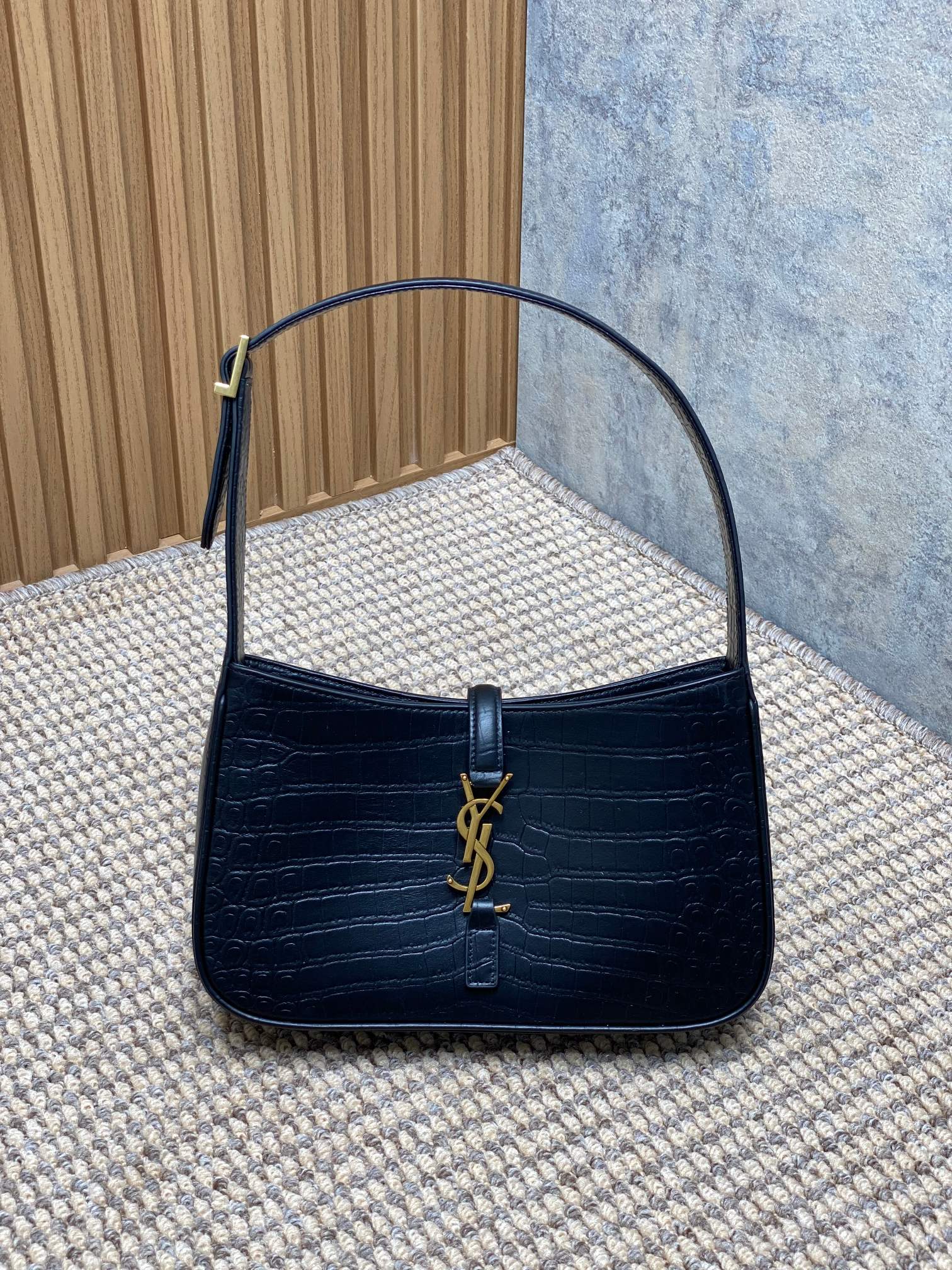 YSL 로고 호보백