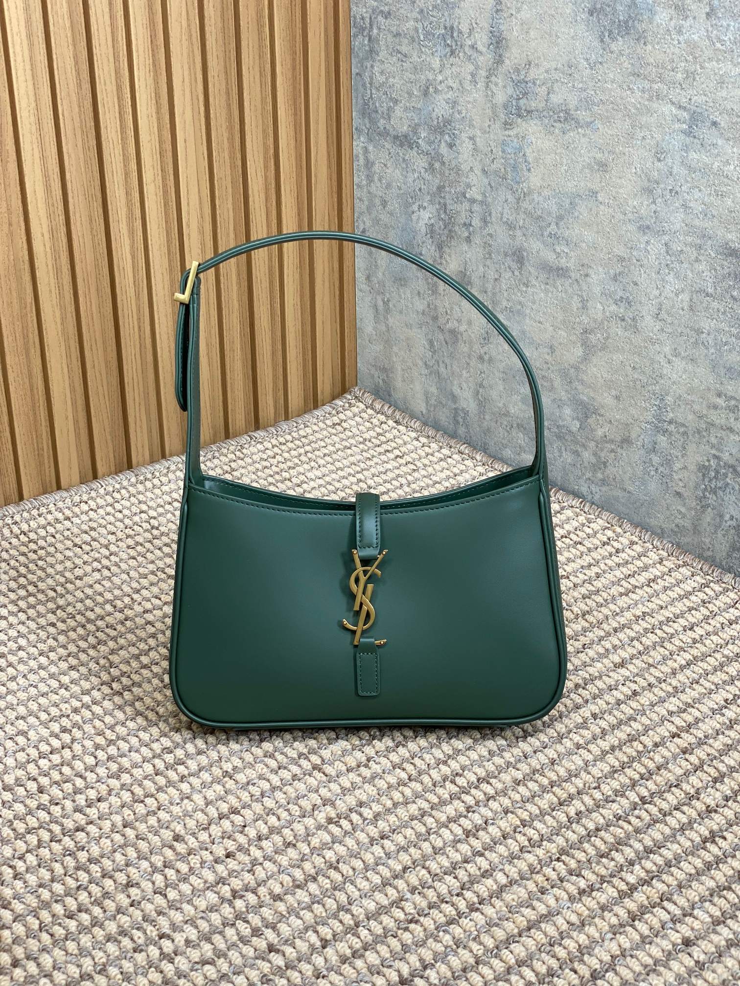 YSL 로고 호보백