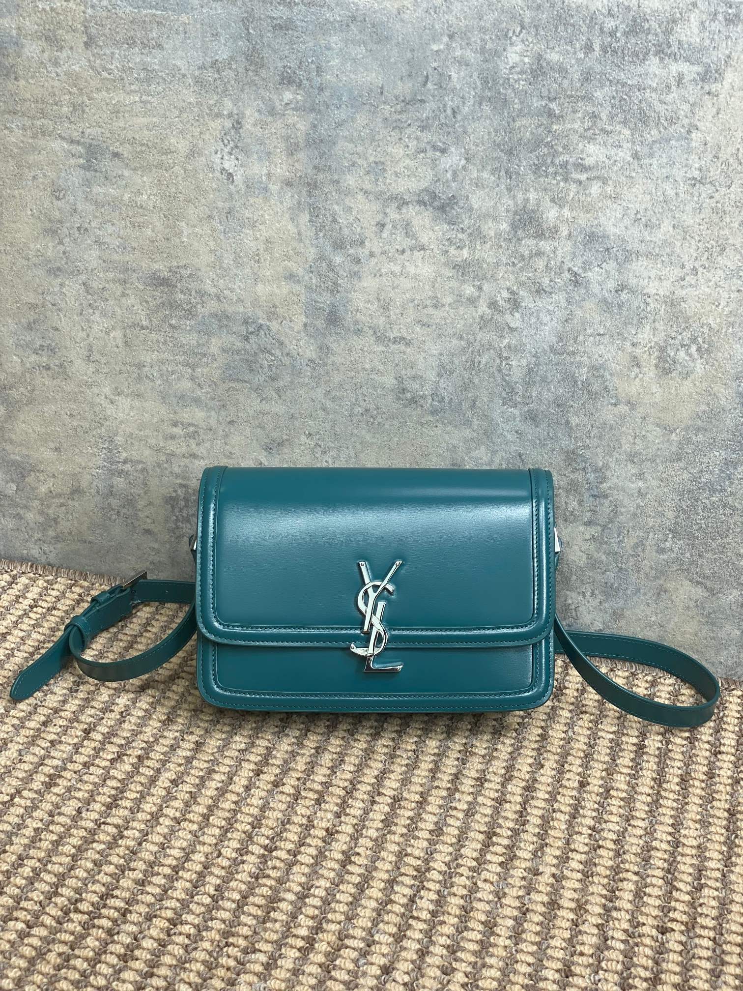 YSL 솔페리노 미디엄 사첼백