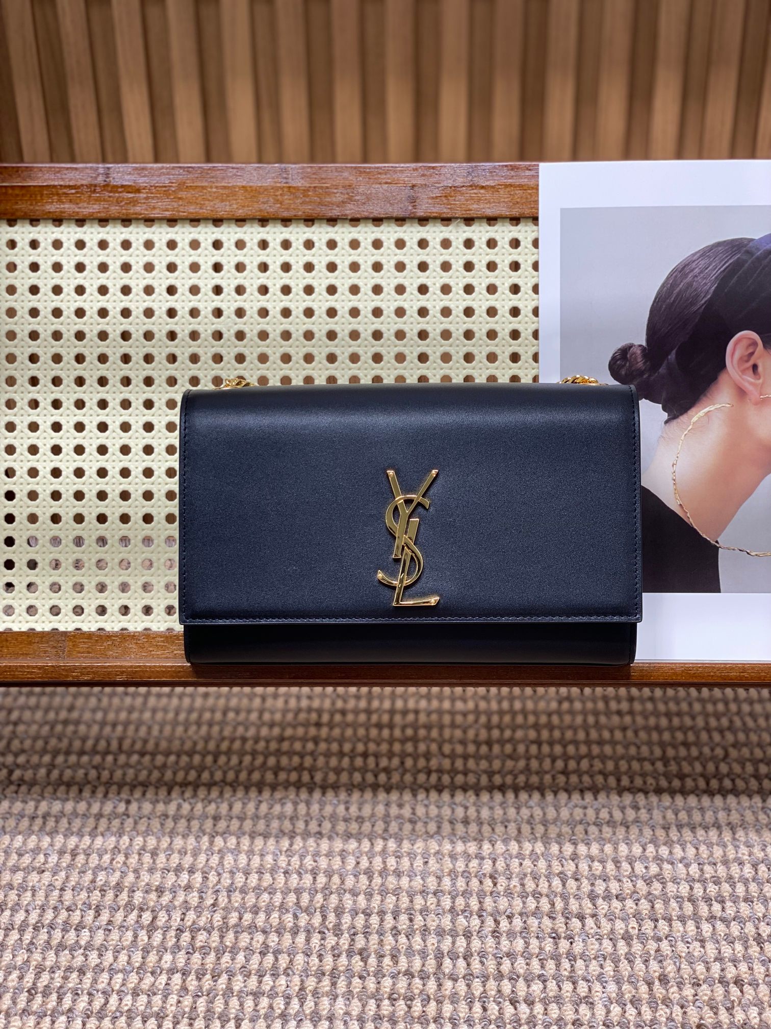 YSL 클레식 미디움 체인백